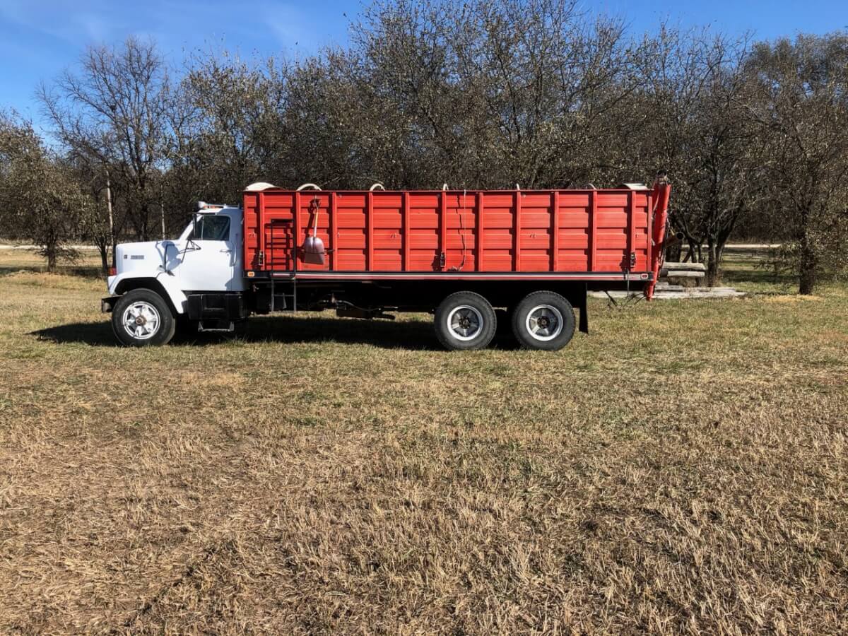 Farm Machinery Auction Near Benton Sundgren Realty Inc