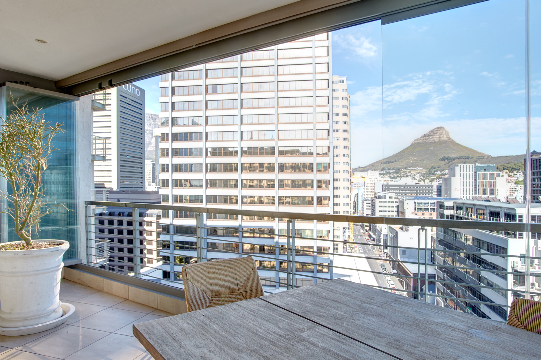 Stacking Doors SUNFLEX SA Icon Building in Cape Town CBD