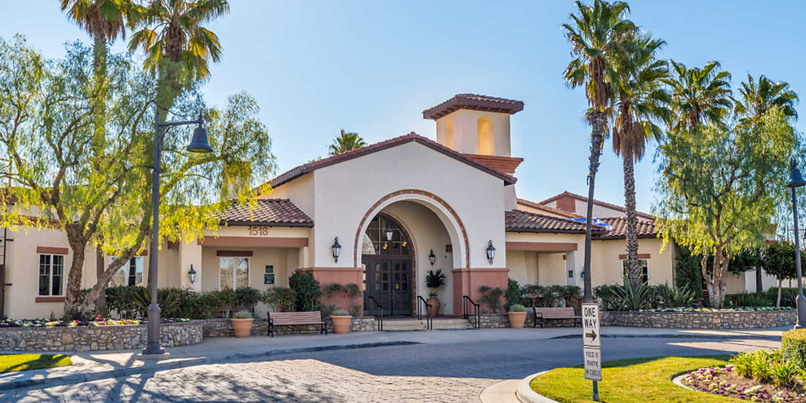 1074 W HAYS STREET, BANNING, CA 92220