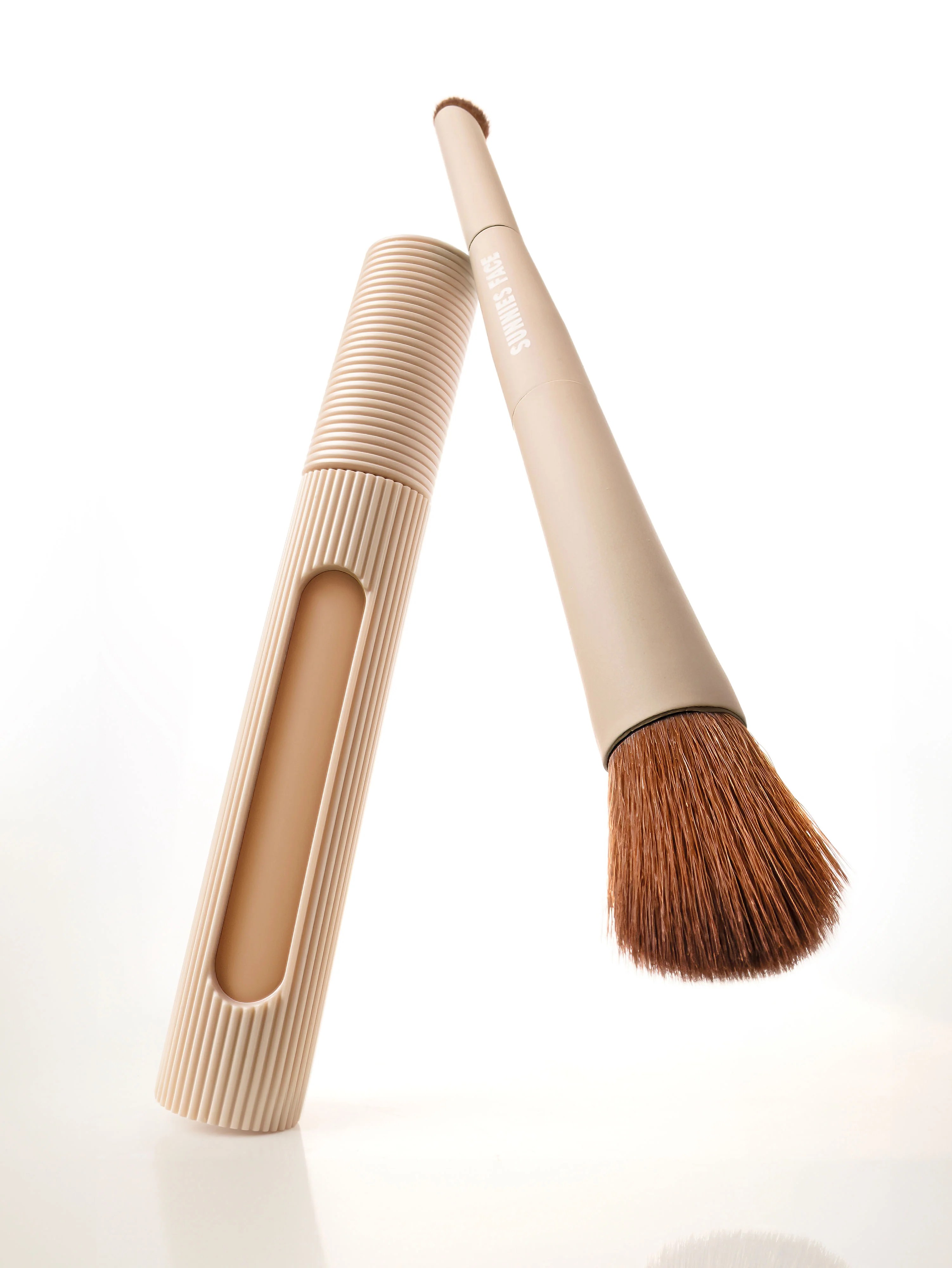 The Concealer Brush Sunnies Face