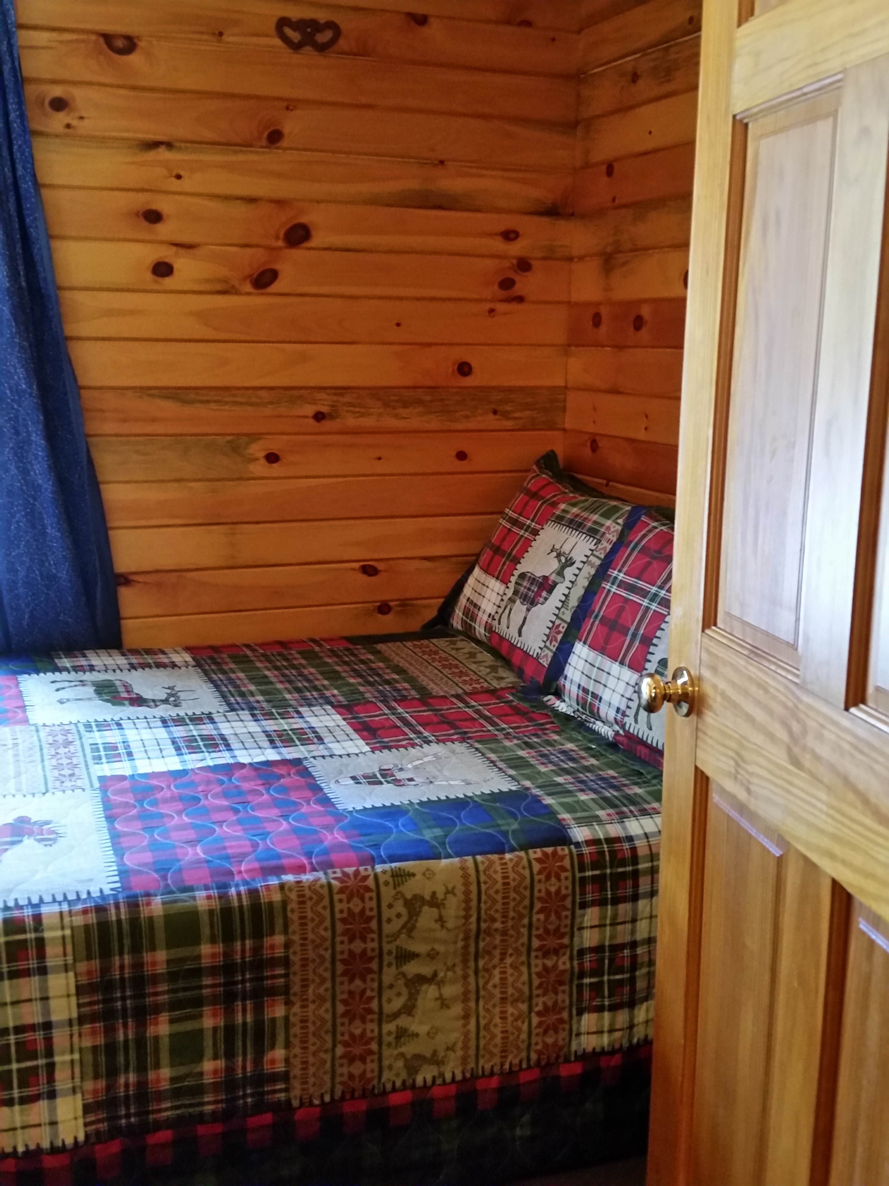 Moonlight Hideaway at Sunny Brook Cottages NH