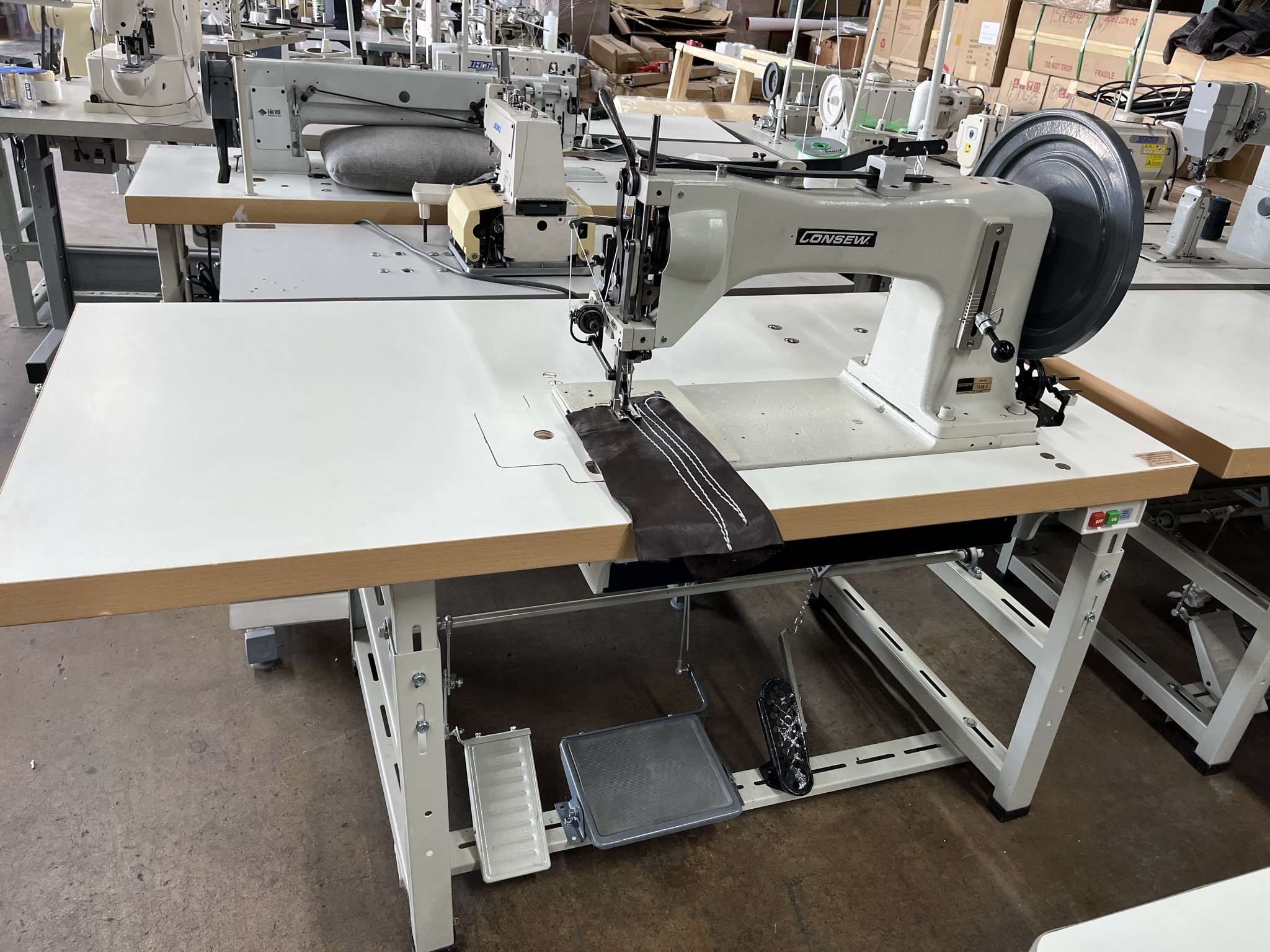 CONSEW 733R2 Extra Heavy Duty 7 Class Walking Foot Sewing Machine for Thick Leather, bing