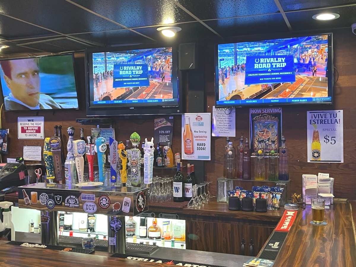 Blue Max Sports Bar Sunnyvale Civic Square