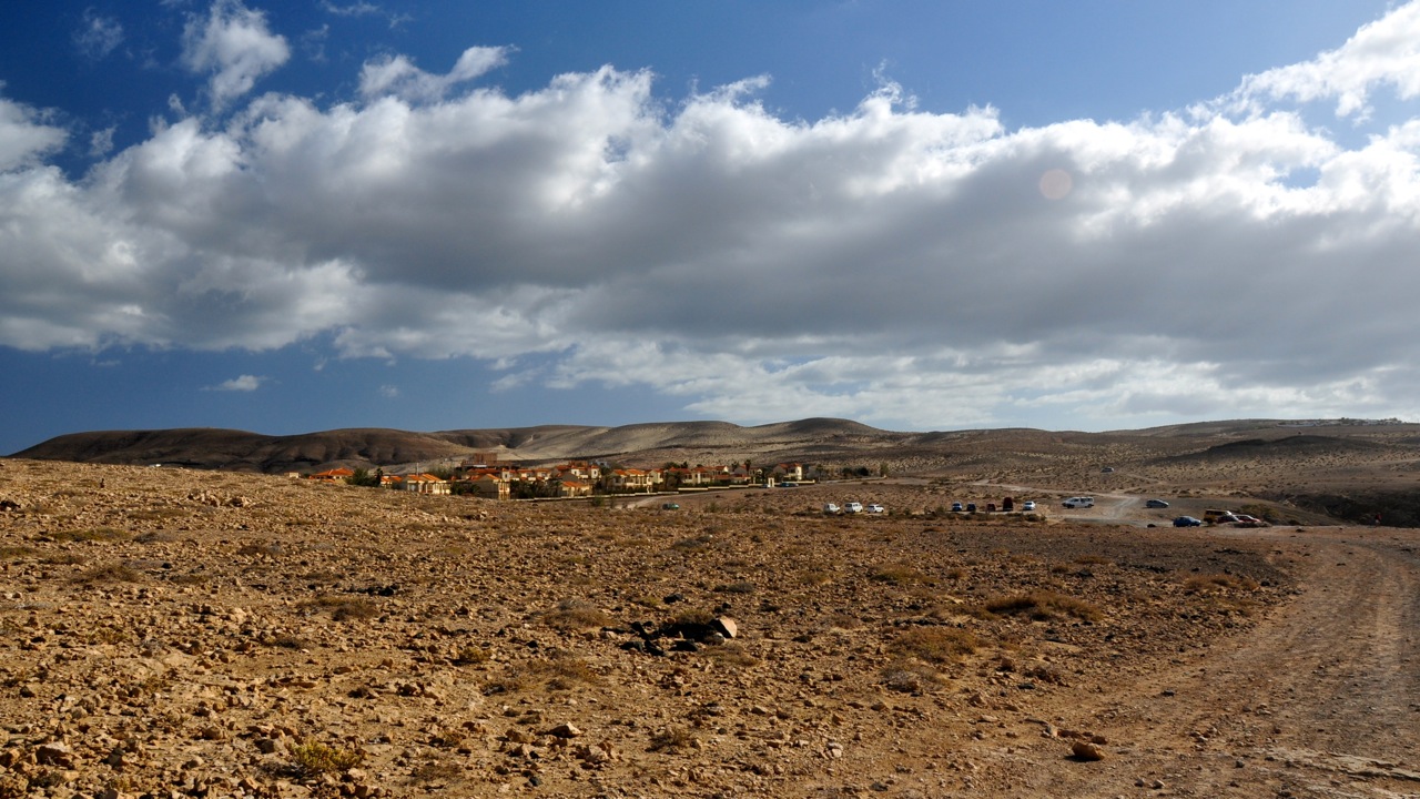 La Pared – Living here and there