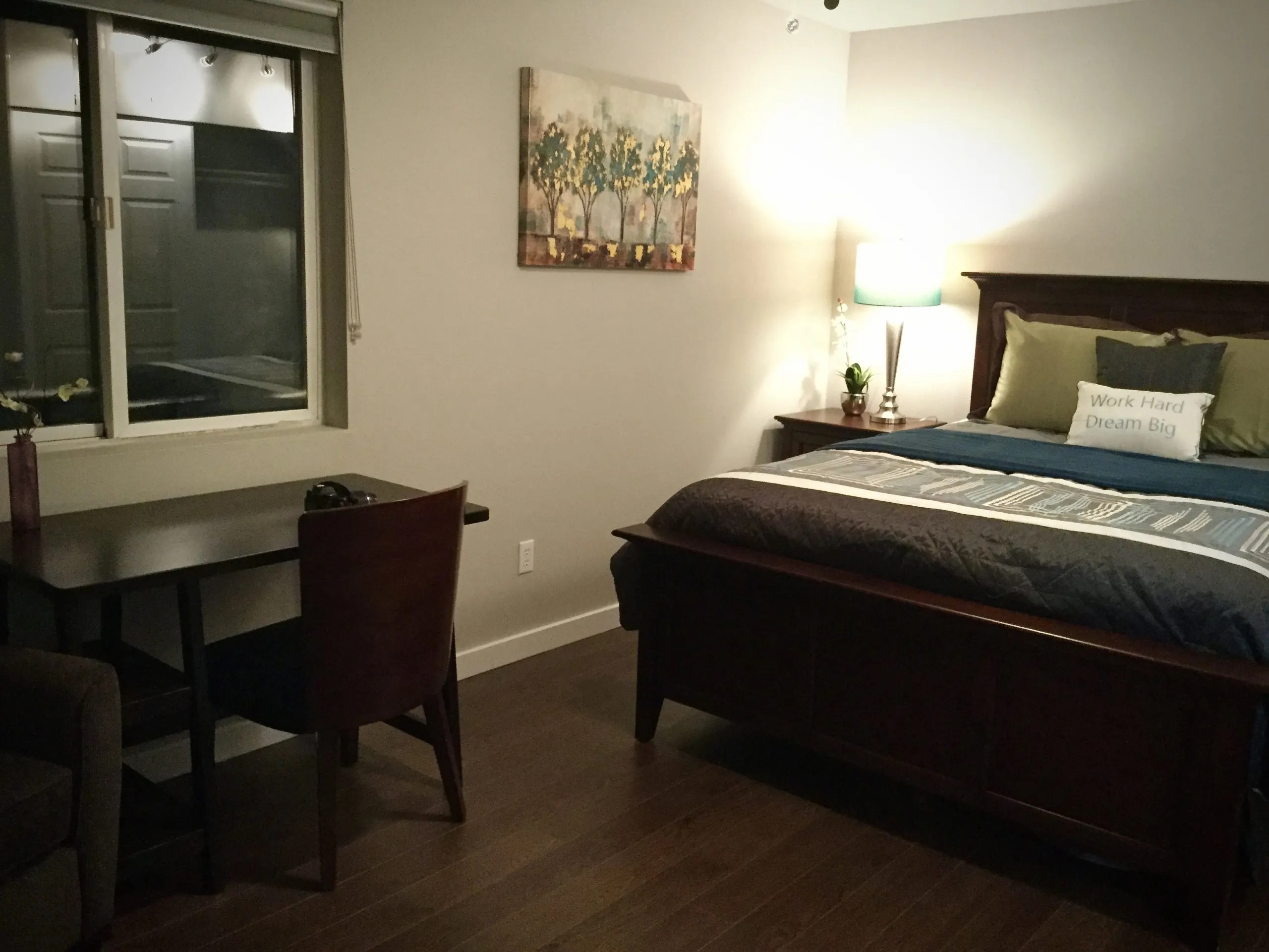 Stylish Sunrise Suites Highlander in Renton Valley with Lake