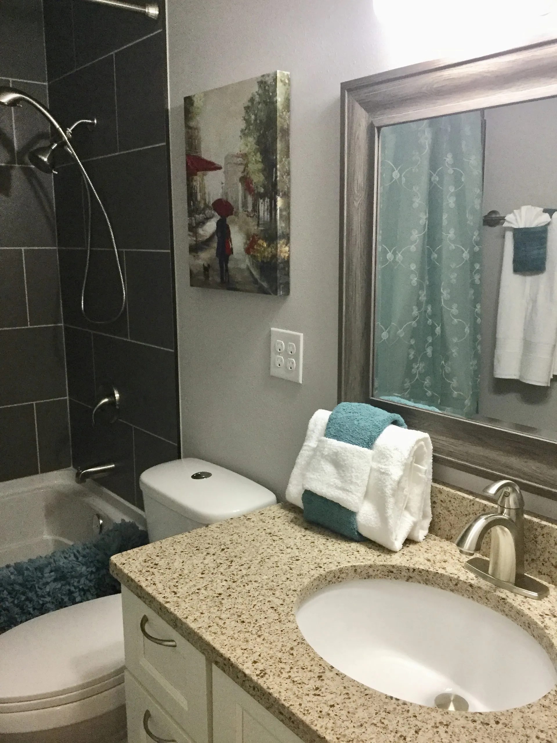 Stylish Sunrise Suites Highlander in Renton Valley with Lake