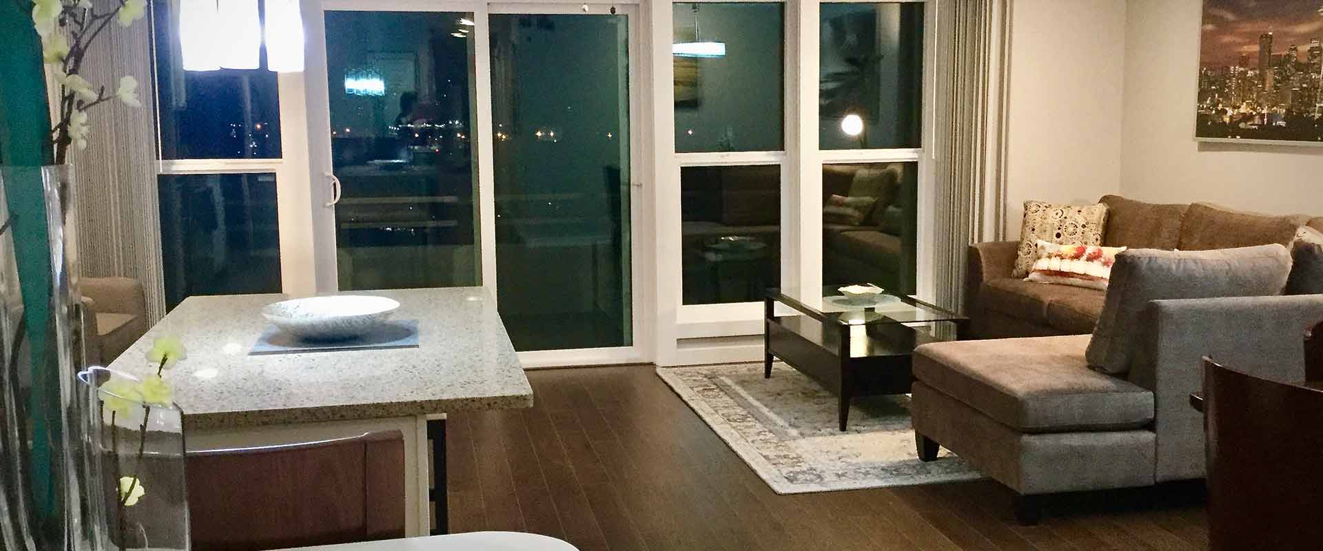 Stylish Sunrise Suites Highlander in Renton Valley with Lake