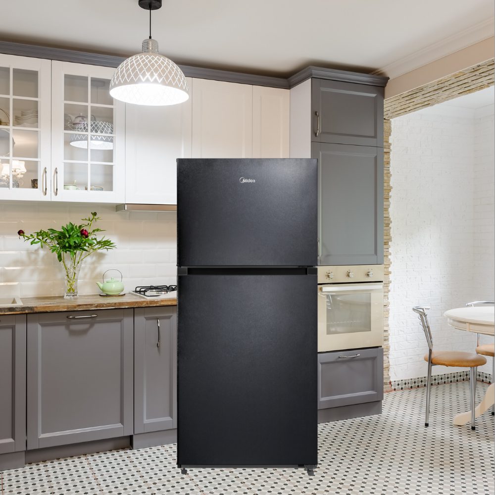 Midea 18.1cu ft TopFreezer Refrigerator Sunrise TV Rentals