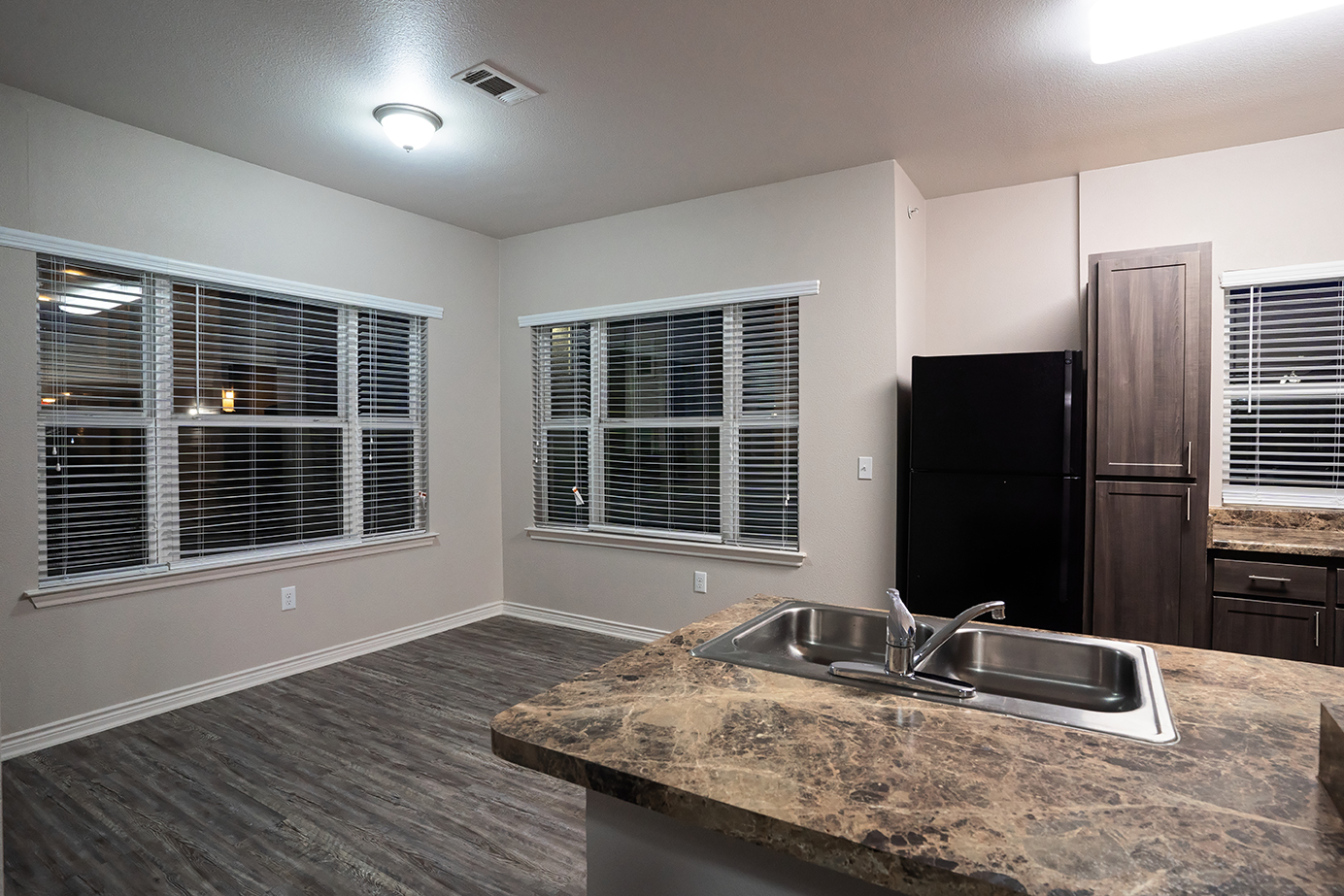 1 & 2 Bedroom Apartments for Rent in Odessa, TX Sunset Lodge