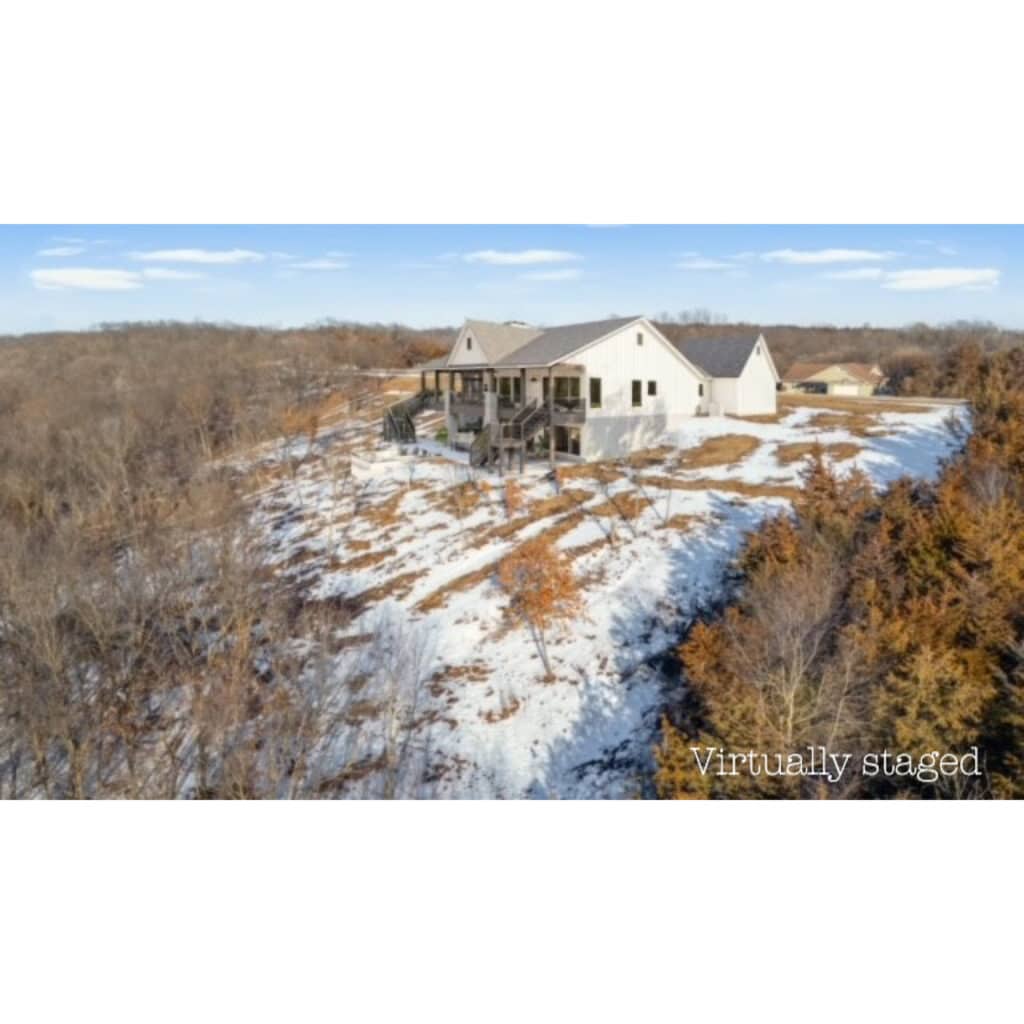 6923 Chatham Ln. Panora, IA 50216 Sunset Realty