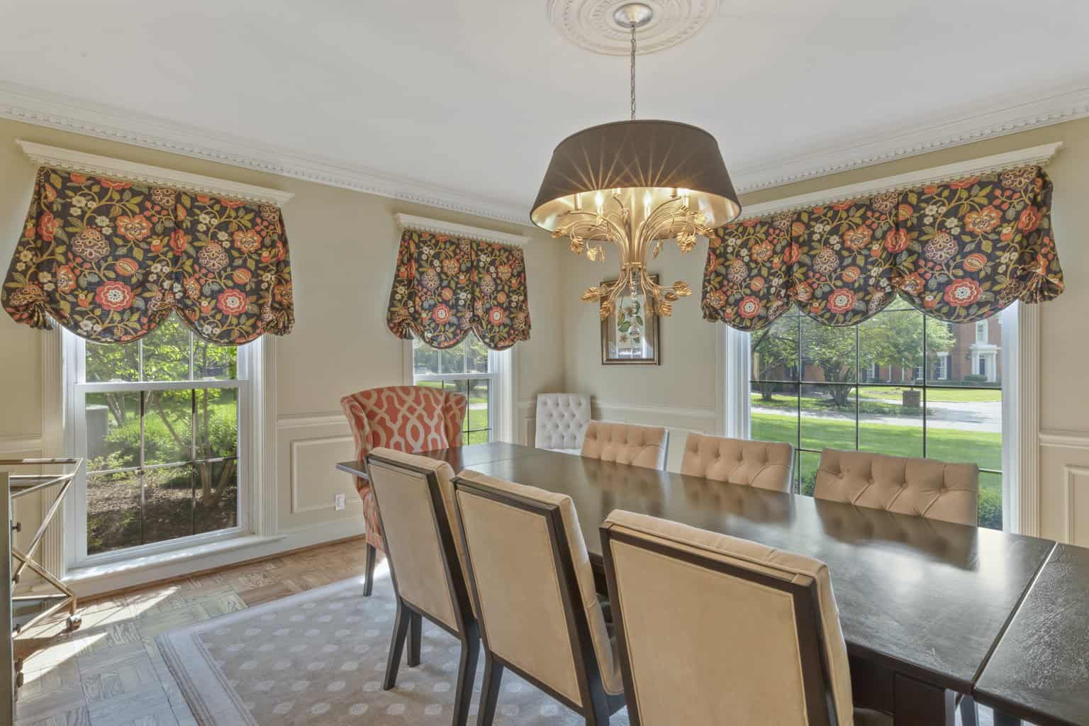Simple And Classic Dining Room Window Treatments