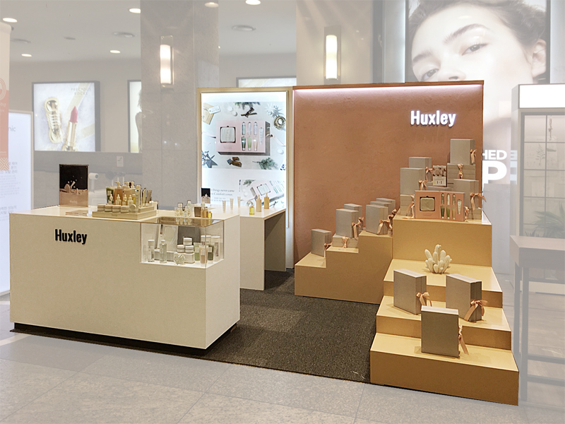 Huxley Popup Store, AK Plaza 소브젝트