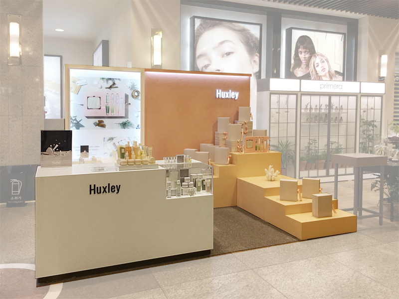 Huxley Popup Store, AK Plaza 소브젝트