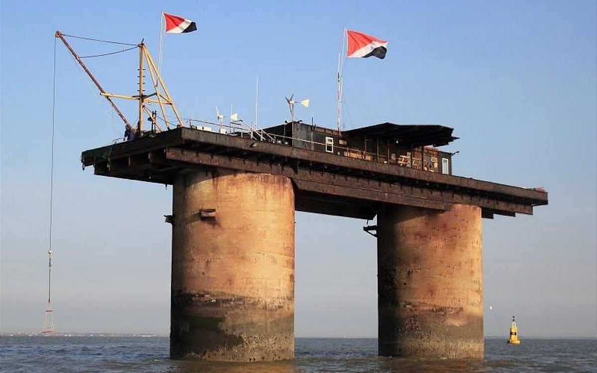 People really live in the world's tiniest 'state', Sealand