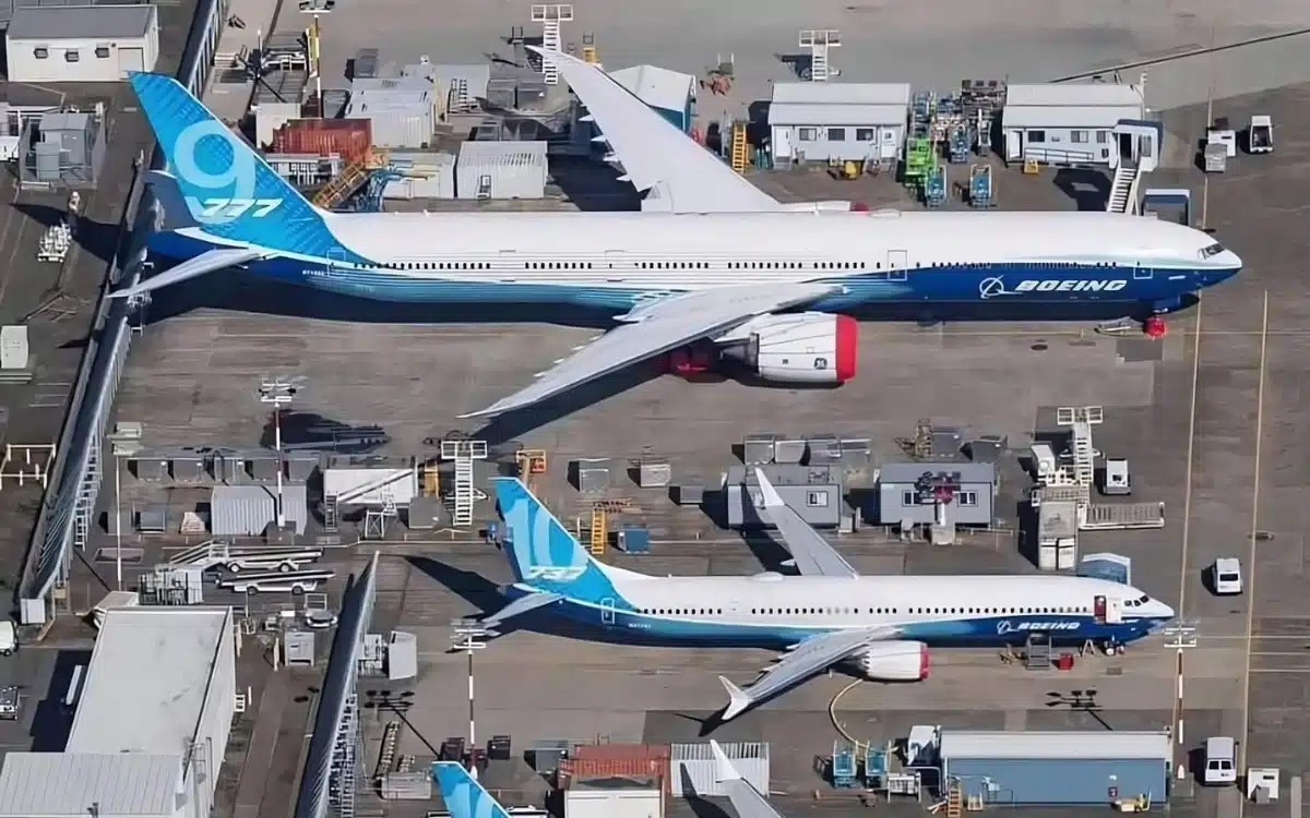 Side-by-side comparison of Boeing 777-9 and the 737 Max 7 and 10 shows