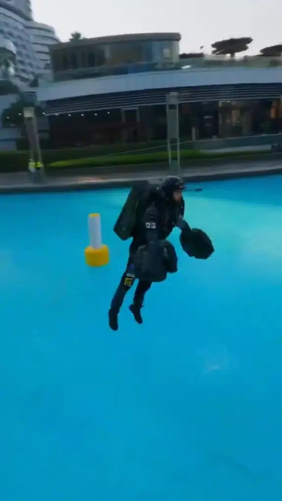 Amazing video shows world's first jet pack race in Dubai