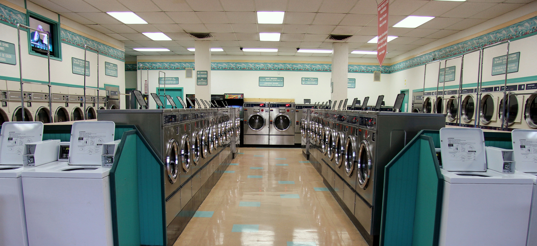 SuperClean Laundromat 24/7 Coin Laundry in Los Angeles