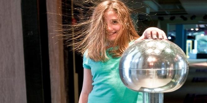 ¿Por qué hay personas que tienden a sufrir más la electricidad estática?
