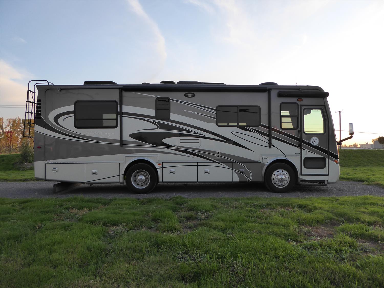 Détails du véhicule Motorisé Classe A TIFFIN ALLEGRO BREEZE 28BR Supérieur VR