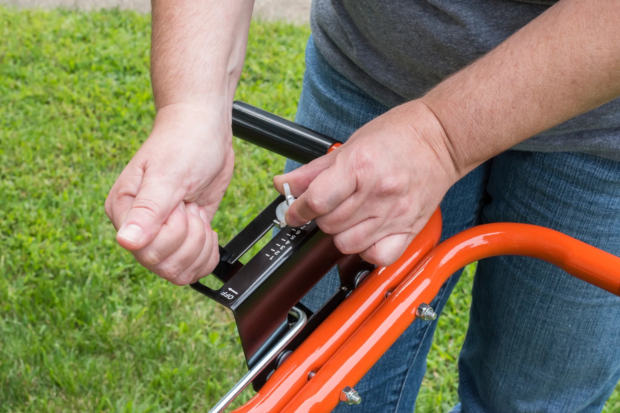 AgriFab Inc. 450614 (130lb Push Broadcast Spreader) AgriFab, Inc