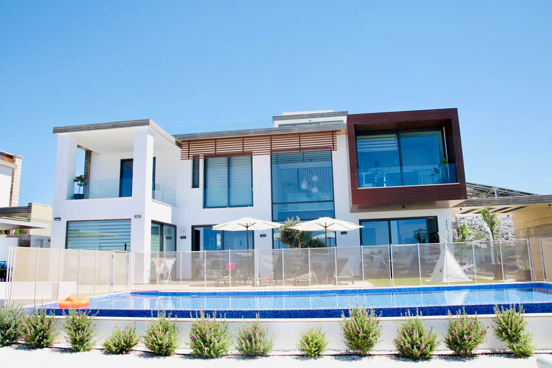 Luxury Brand New Villa For Sale in Sea Caves (Ref S15033) Real