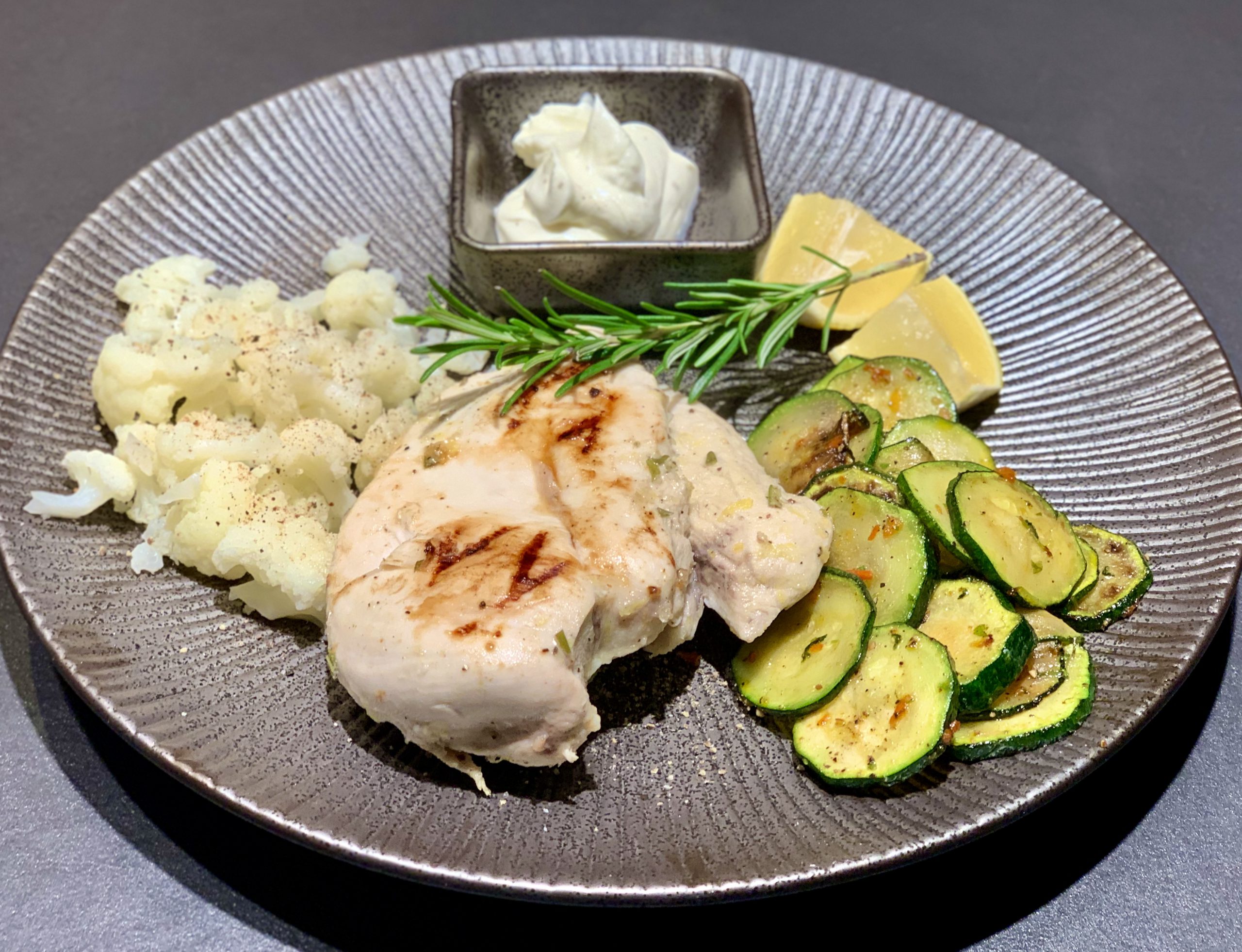 Hähnchenbrust-Zucchini-Blumenkohl