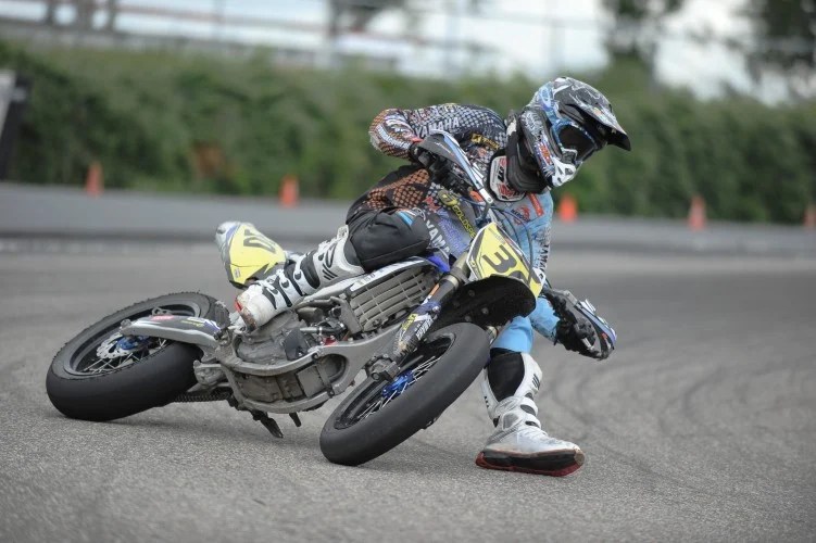 Hoe maak je de perfecte Supermoto slide? Driftcursus