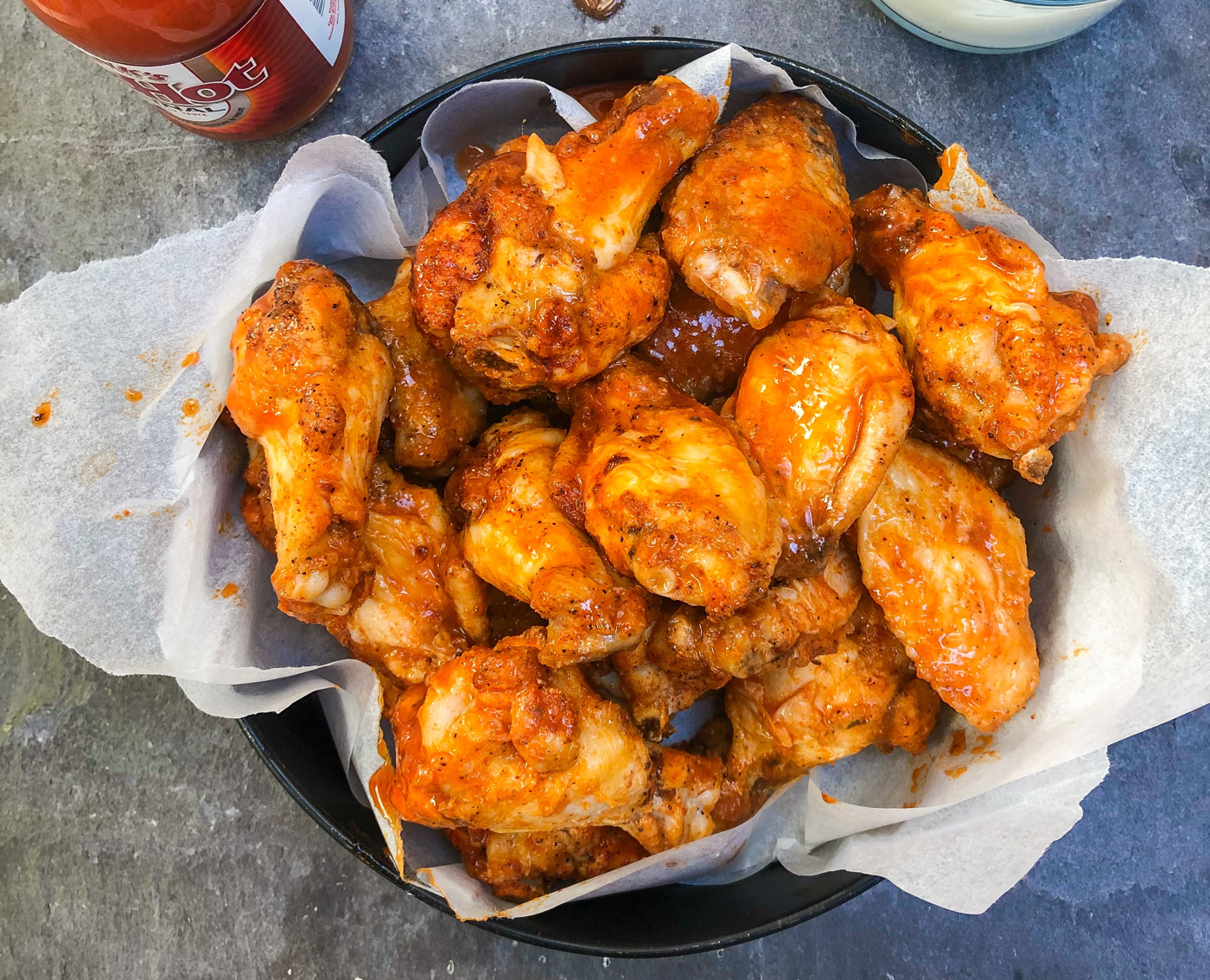 How Much Protein and How Many Calories Are in 10 Chicken Wings? Super