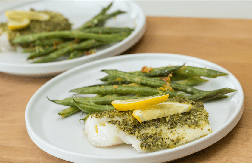 One Pan Pesto Cod With Parmesan Green Beans Recipe Super Safeway