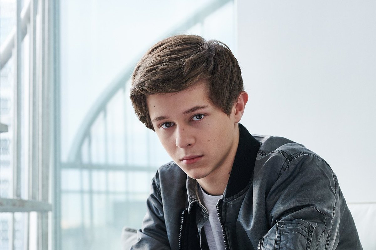 Graham Verchere Biography, Height & Life Story Super Stars Bio(024)