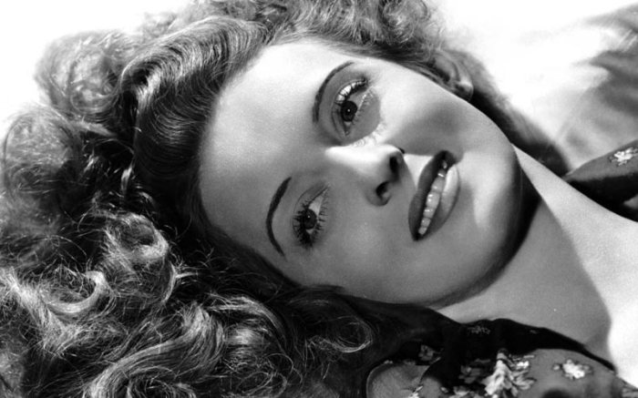 Bette Davis Bio - Age, Height, Wiki, Ethnicity, Awards, Death Bette davis net worth 2021
