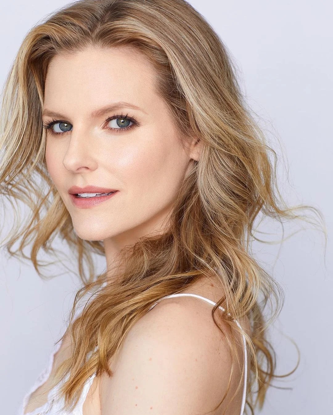 Chelsey Crisp Biography, Height & Life Story Super Stars Bio