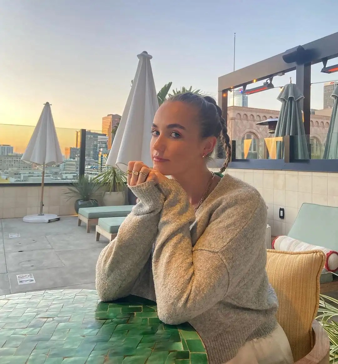 Julia Brown - Biography, Height & Life Story | Super Stars Bio