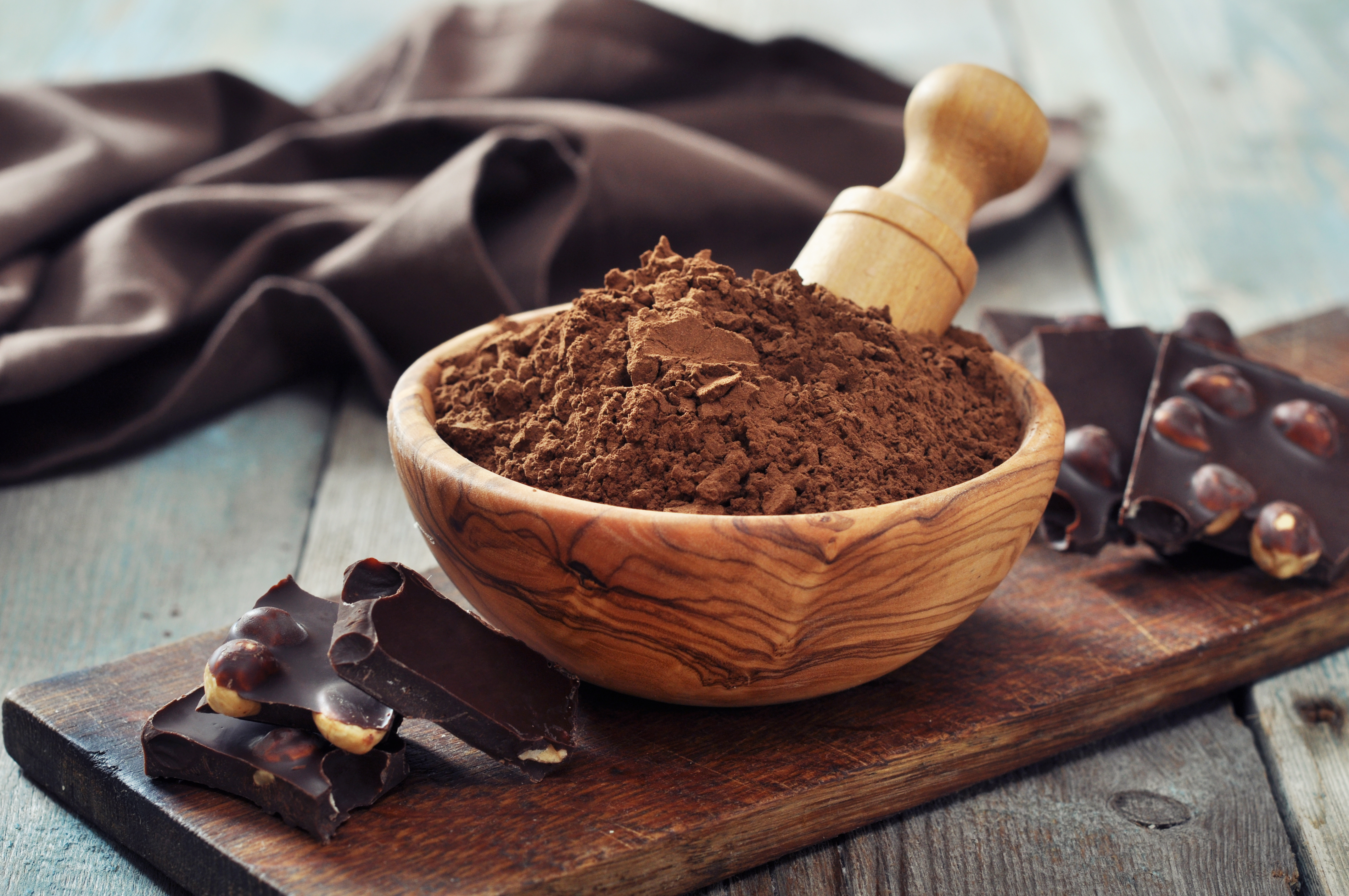 5 Carob Health Benefits + Nutrition & How it Beats Chocolate