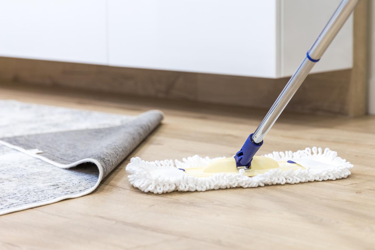 HOW TO CLEAN LAMINATE WOOD FLOORS WITHOUT STREAKING Flooring Liquidators