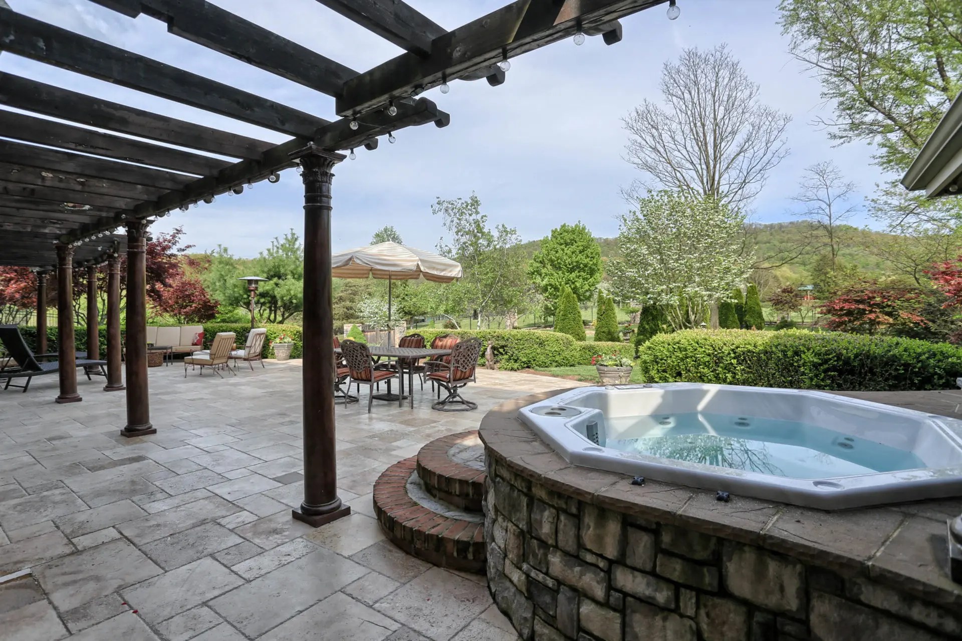 NoReserve Luxury Auctions 76 Acre Horse Ranch & Home For Sale in the West