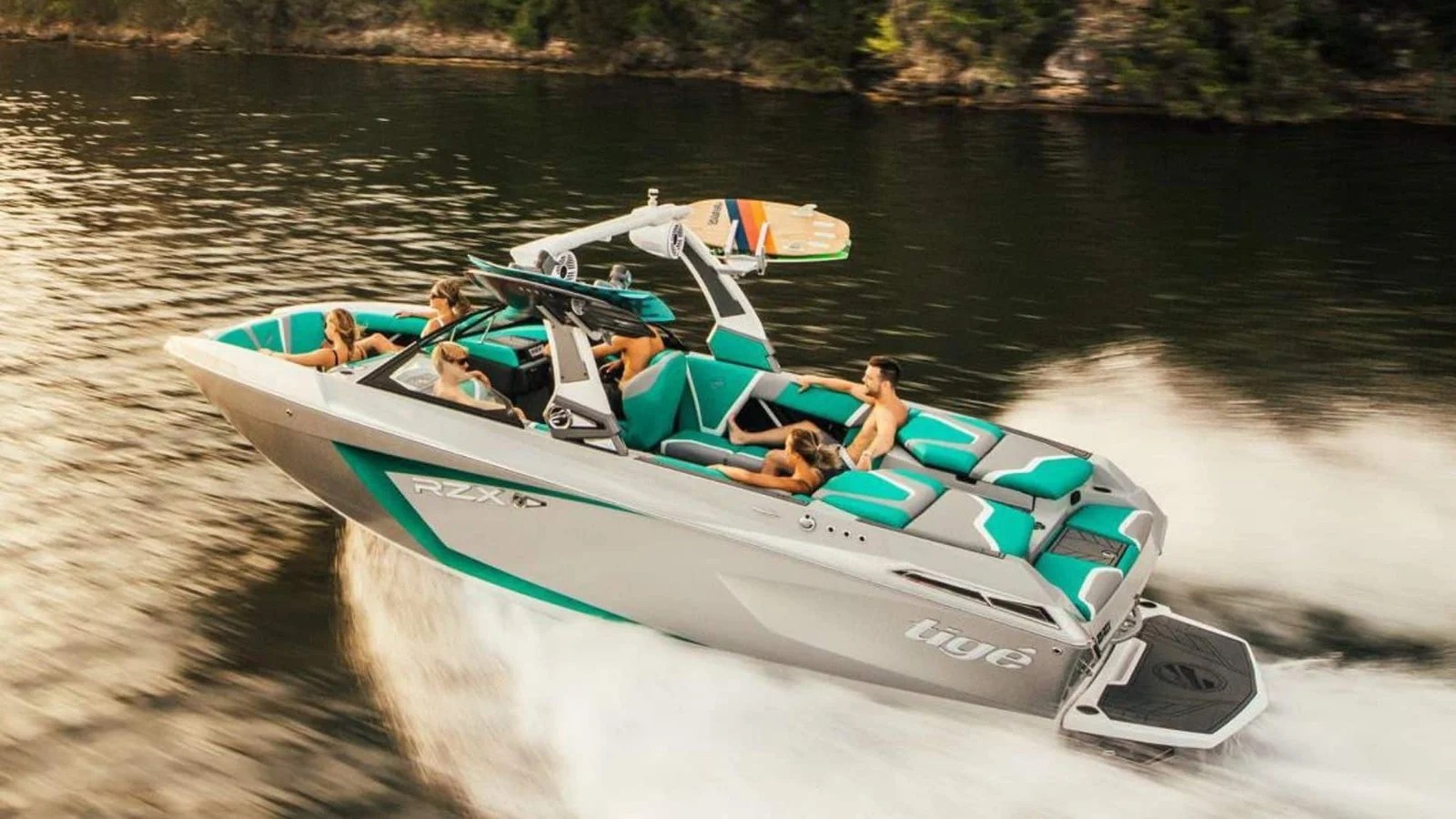 5 Best Wakesurf Boats 2021 Reviews (Malibu, Centurion Boats)