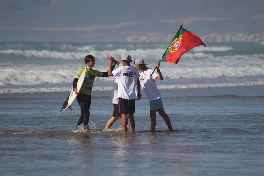 JUNIORES DE SURF E BODYBOARD EM FORMAÇÃO NO CENTRO DE ALTO RENDIMENTO