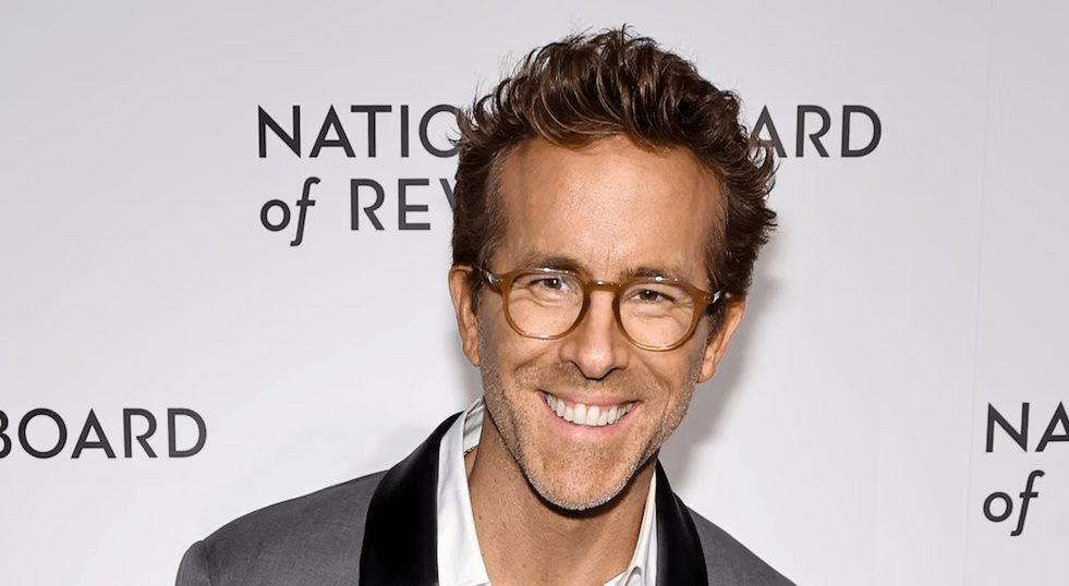 Ryan Reynolds Celebrates Critics Choice Award Win For Deadpool