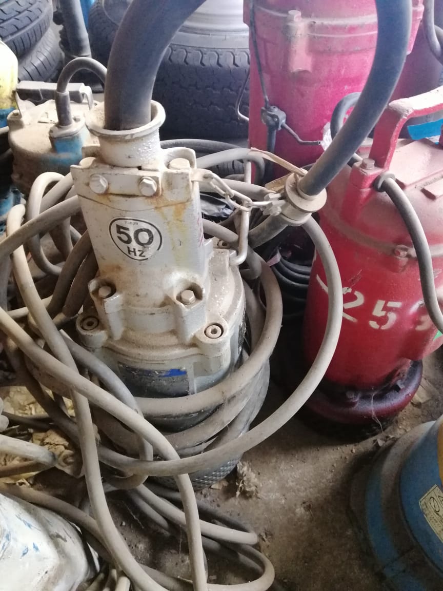 SUBMERSIBLE PUMP Surplus