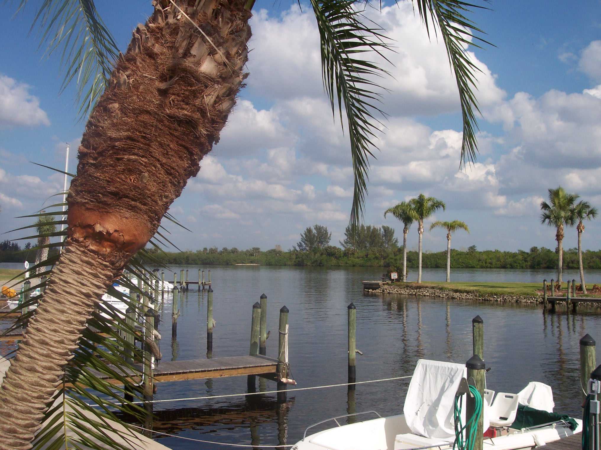 Lovely villa in Bay Pointe Yacht & Racquet Club for sale