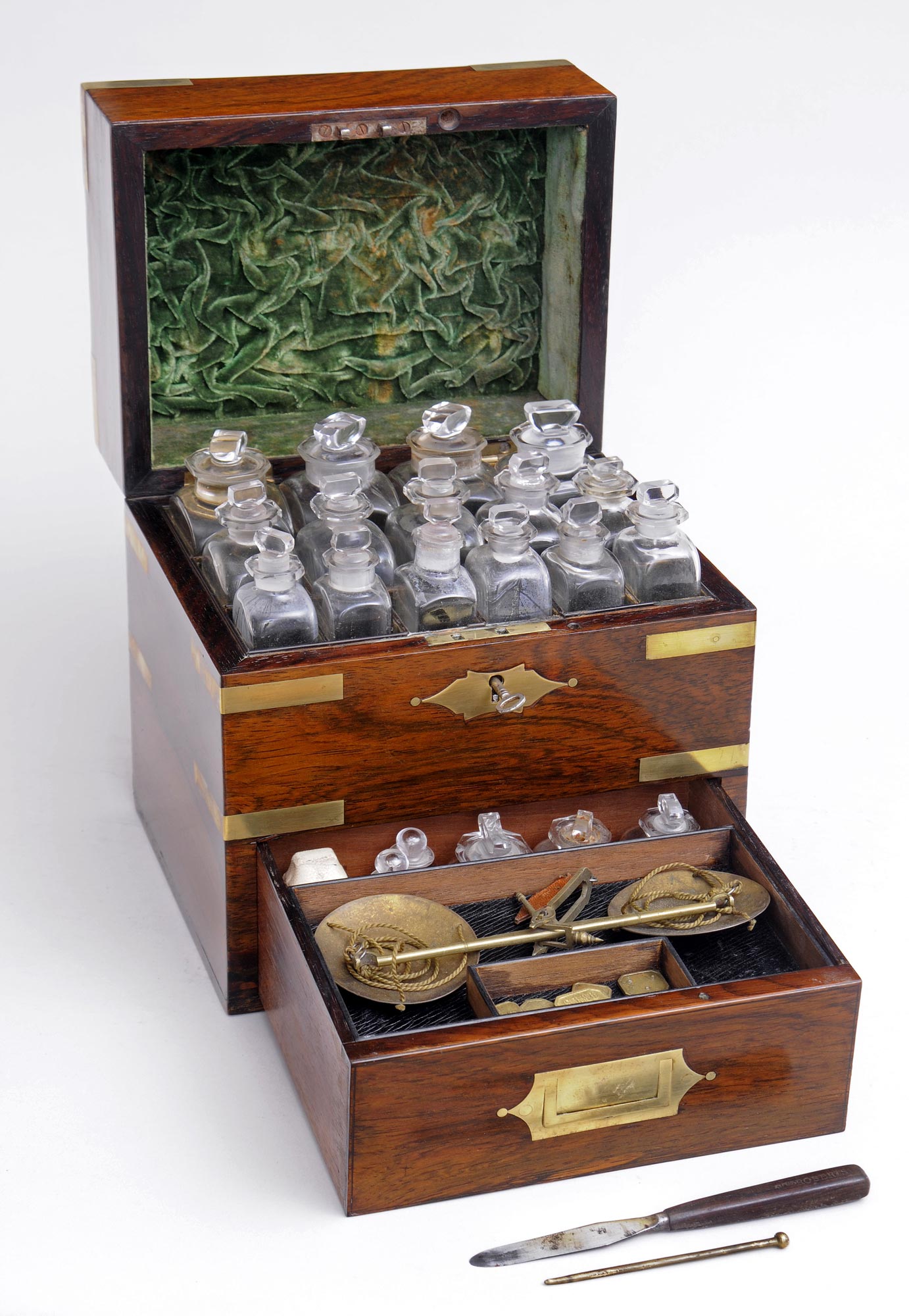 » Product » Apothecary Box