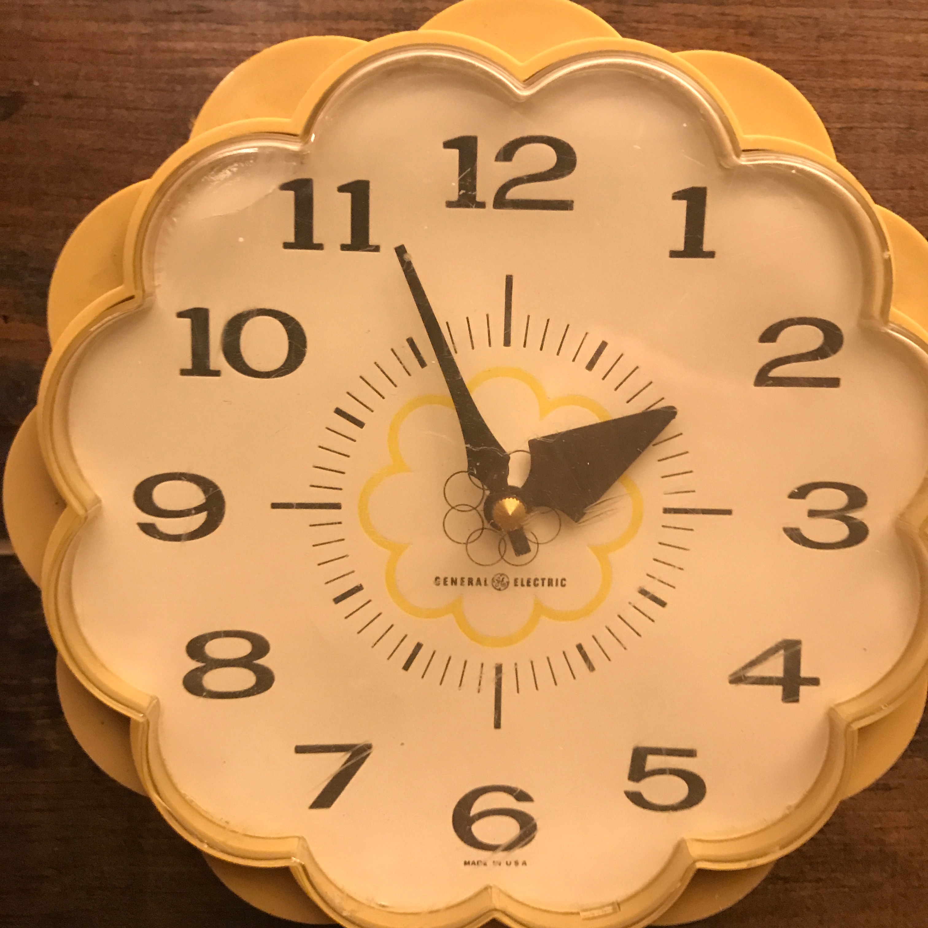 General Electric Mid century Daisy Wall Clock. USA Sutton Clocks