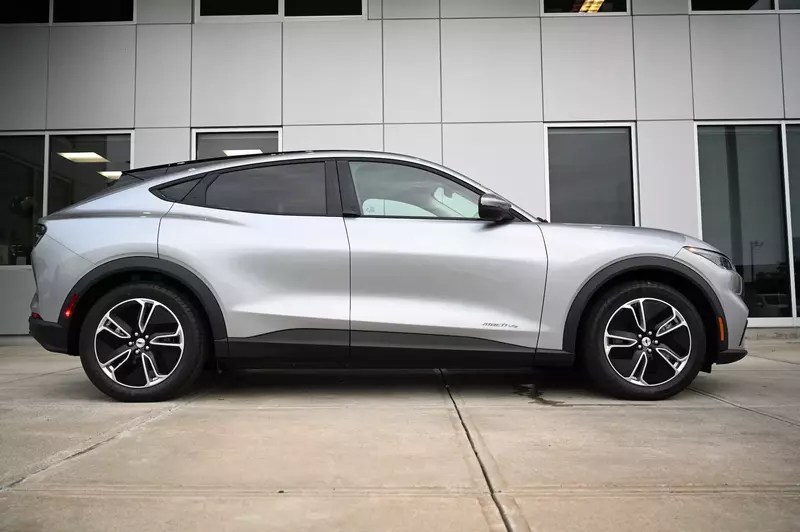 7 Best Color Rims For A Silver Car (w/ Pictures)