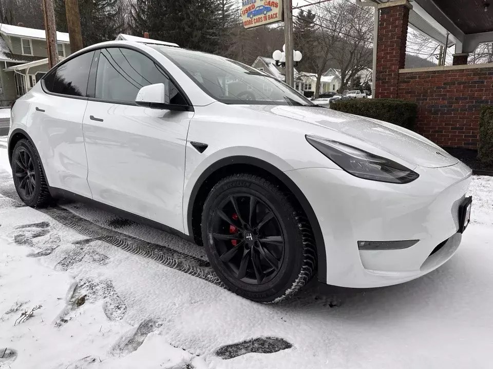 Tesla Model Y in Snow & Winter Driving (Explained)
