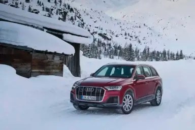 Audi Q5 in Snow & Winter Driving (Tested!)