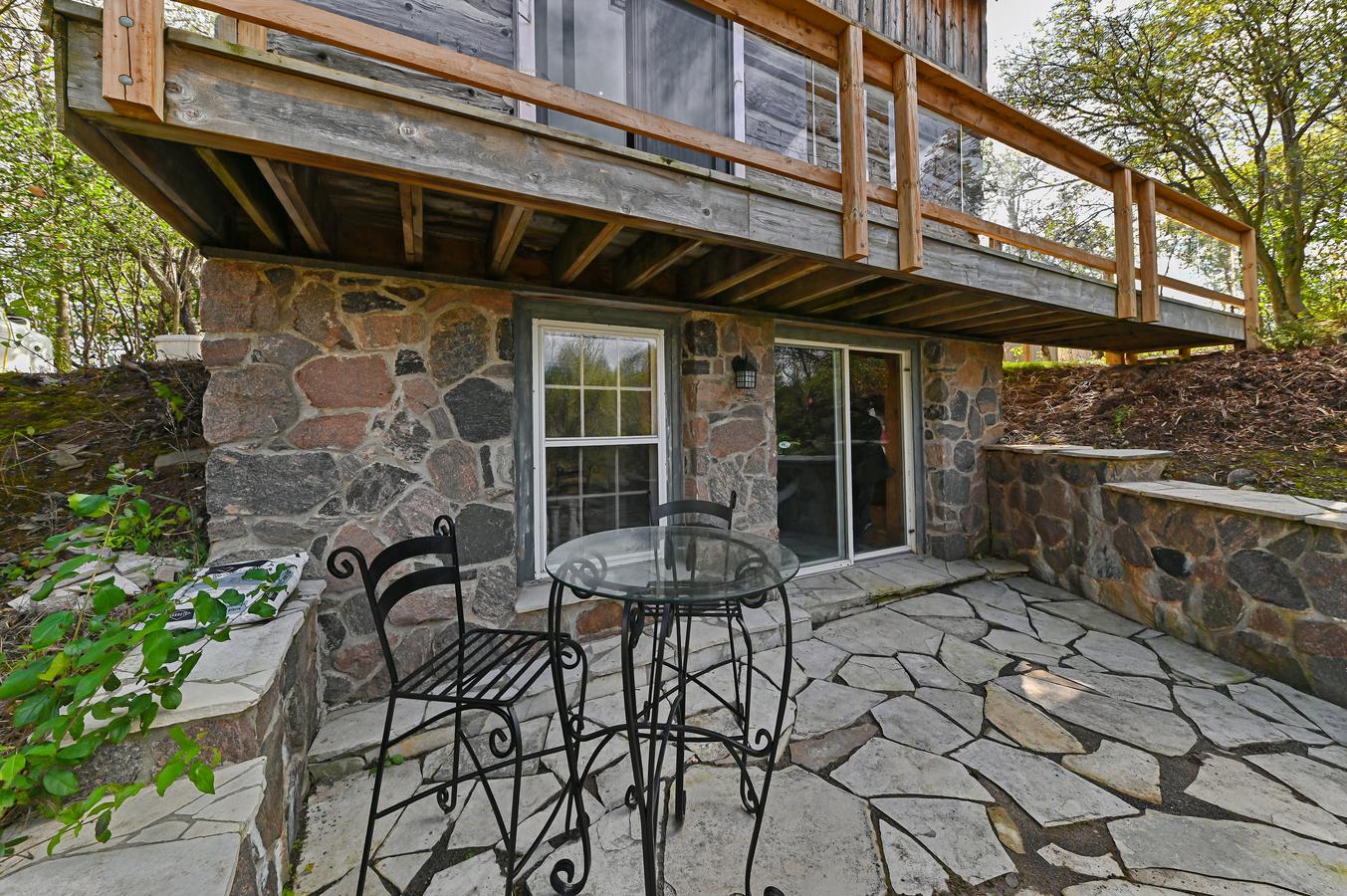 High Crest Hideaway Suzanne Lawrence