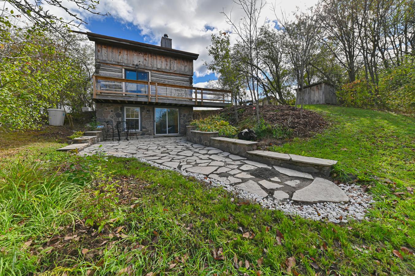 High Crest Hideaway Suzanne Lawrence