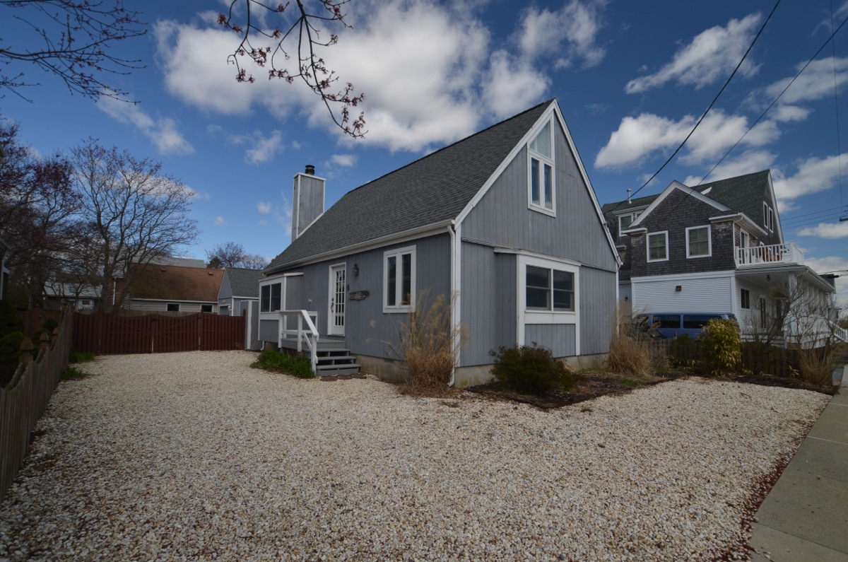 New Listing 440 Club Drive, Bay Head A YearRound Getaway Suzie & Ed, Diane Turton, Realtors