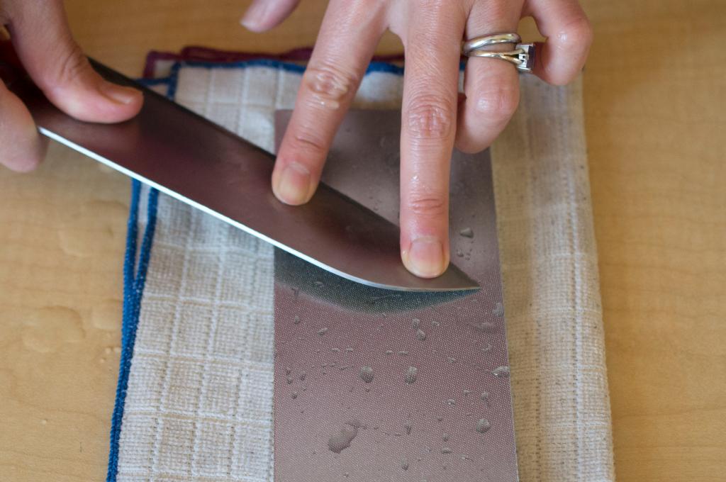 How to Sharpen Japanese Kitchen Knives Japanese Hand Tools Suzukiya